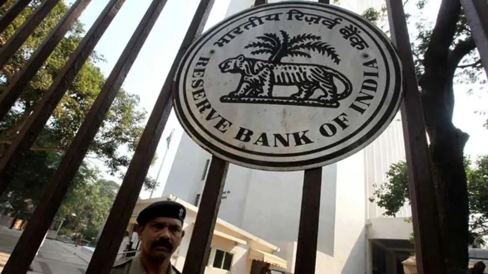 RBI Sweetens NRI Deposits—Desi Banks Start Sending "We Miss You" Messages