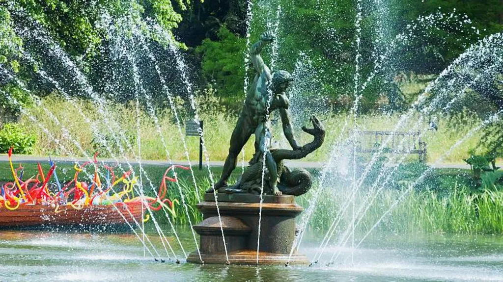 “Statue Returns to Windsor Castle After Finally Escaping Kew’s Tourist Selfie Marathon”