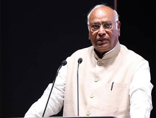 Parliament in Full Volume: Lok Sabha Proceeds, Kharge Sounds Alarm Over CJP Crackdown