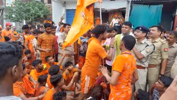 Driver Dies After Kanwariya Clash, FIR Seem to Be Reading From Different Scripts