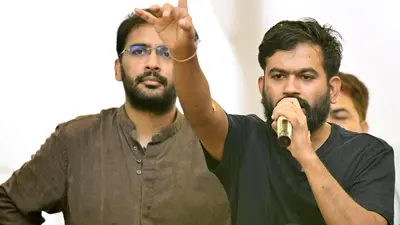 School Thik Karo Campaign Takes Off, Dipke Says Government Schools Could Use a Little Attention