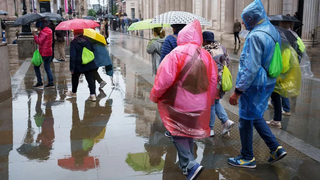 UK Weather Has Entered Chaos Mode- Thunderstorm Warned, Flooding Expected